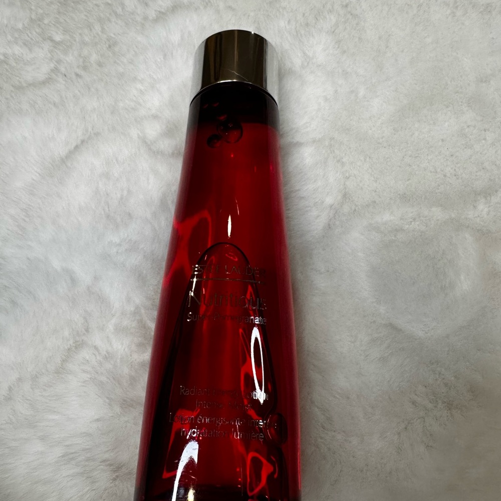 Estee Lauder Nutritious Radiant Energy Lotion - Vibrant Red - Picture 2 of 5